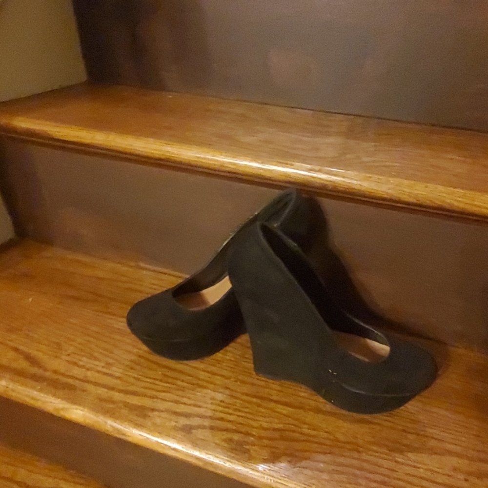 Shoes - Picture 3 of 3